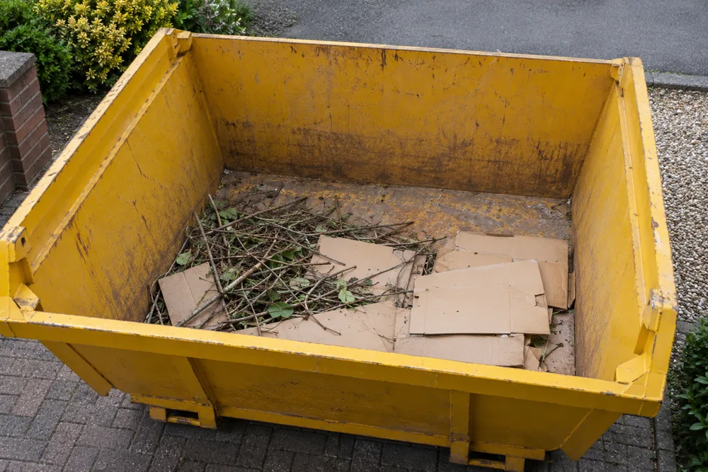 Small amount of branches and cardboard well below the skip rim